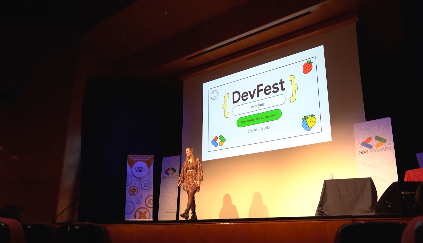 Ponente en el escenario de DevFest Aranjuez